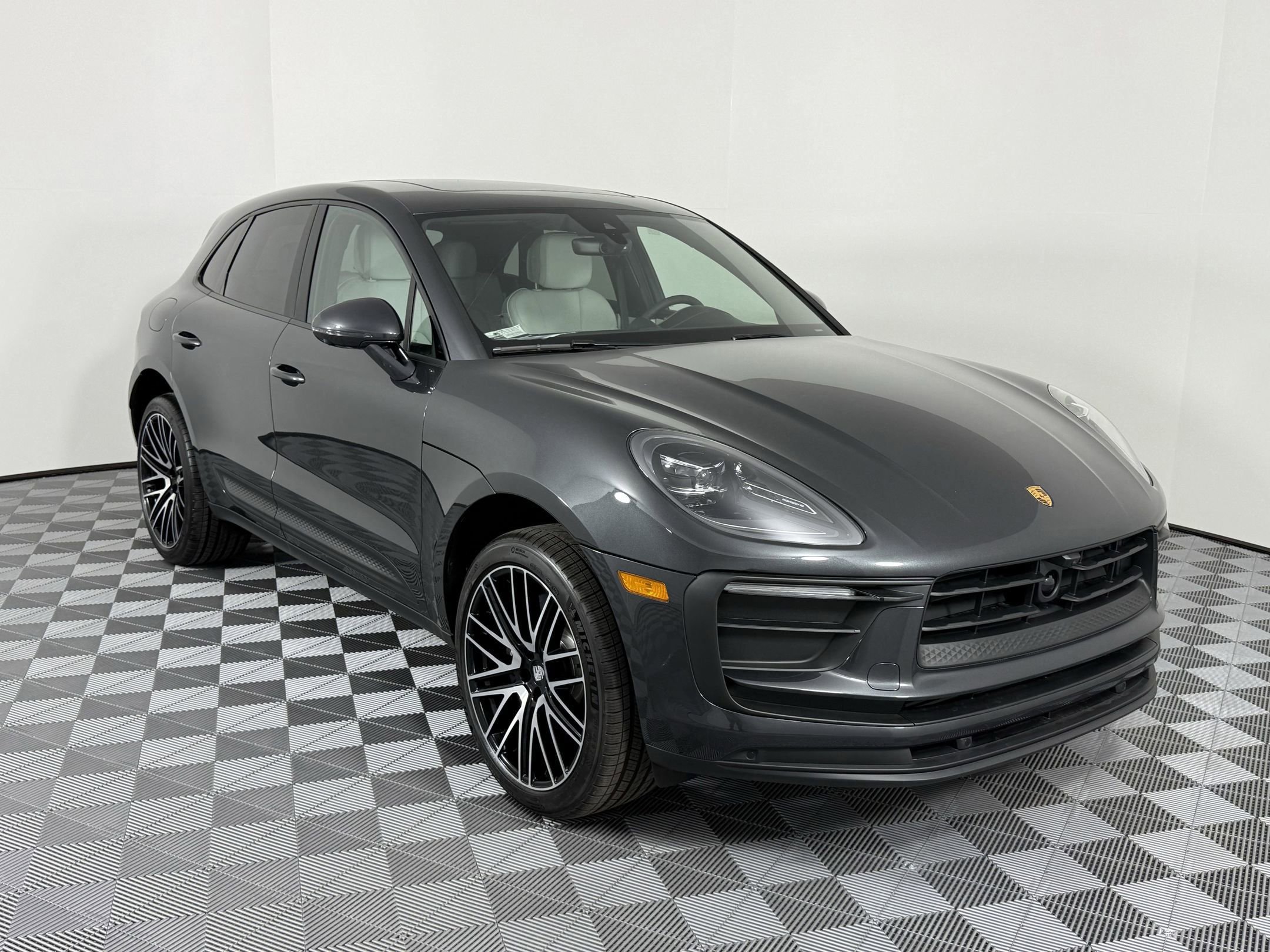 New 2025 Porsche Macan image 7