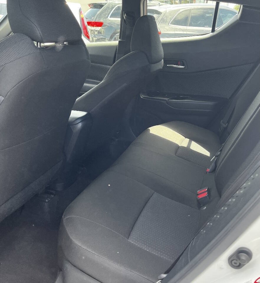 Used 2019 Toyota C-HR LE FWD image 12