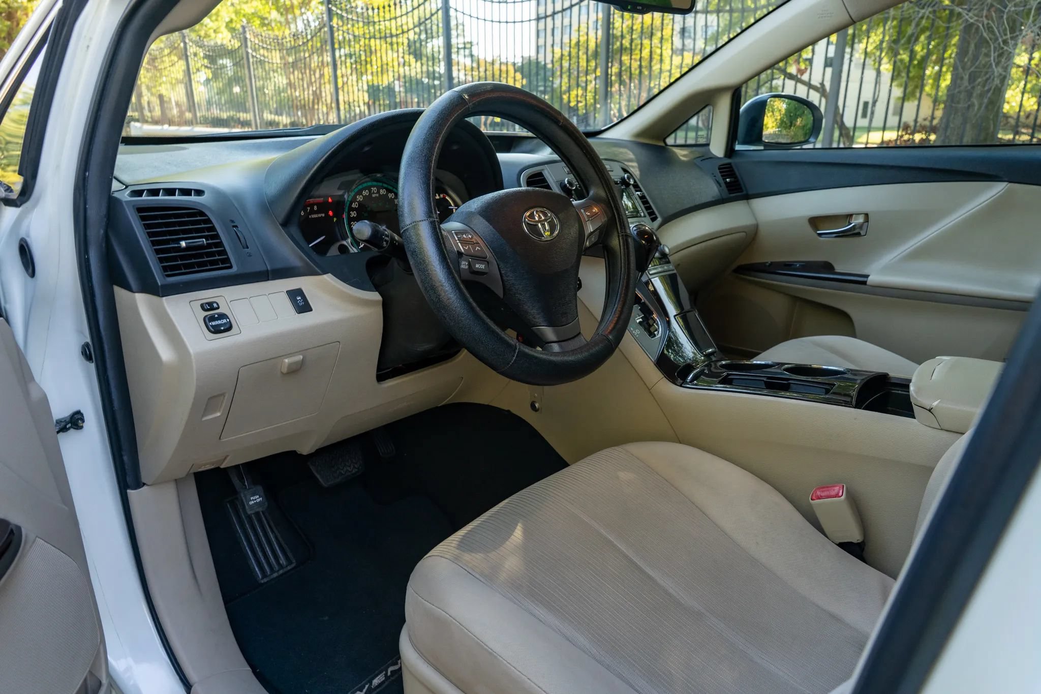 Used 2011 Toyota Venza FWD image 10