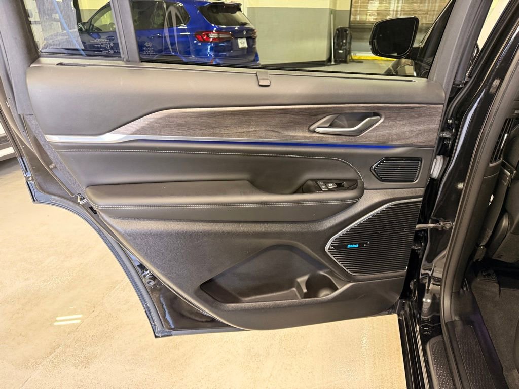 Used 2021 Jeep Grand Cherokee L Overland w/ Luxury Tech Group IV AWD/4WD image 20