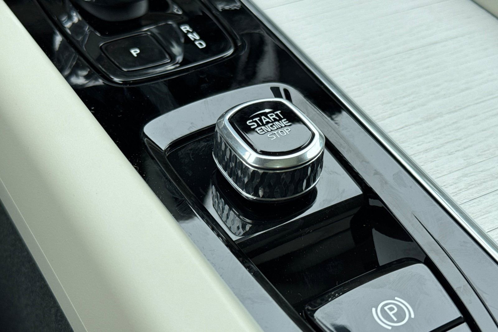 New 2026 Volvo XC60 B5 Ultra w/ Protection Package Premier image 25