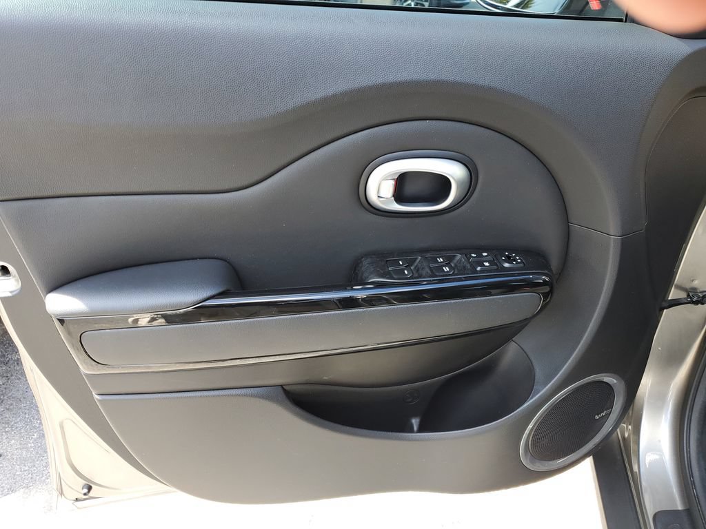 Used 2015 Kia Soul + w/ Audio Package FWD image 19