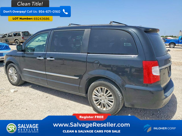 Used 2015 Chrysler Town & Country Touring-L w/ Driver Convenience Group FWD image 3