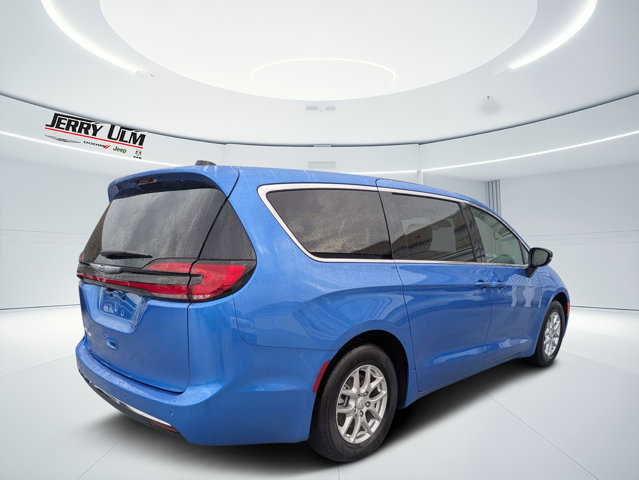Certified 2026 Chrysler Pacifica Select FWD image 3