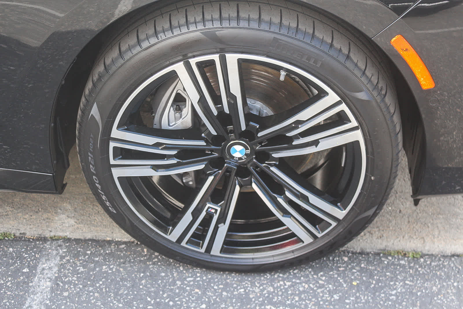 Used 2025 BMW 740i xDrive AWD/4WD image 9
