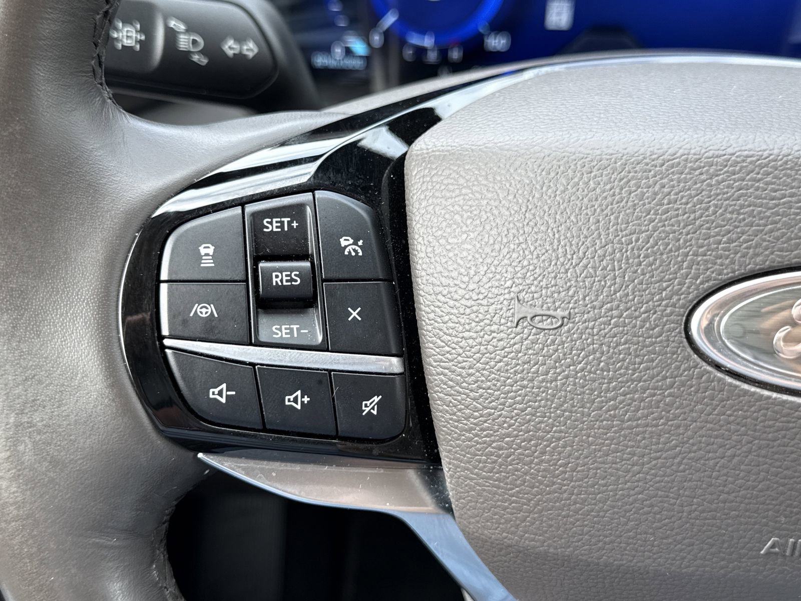 Used 2022 Ford Explorer Platinum w/ Equipment Group 601A image 23