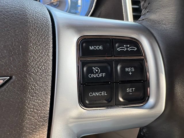 Used 2013 Chrysler 300 C w/ Light Group RWD image 26