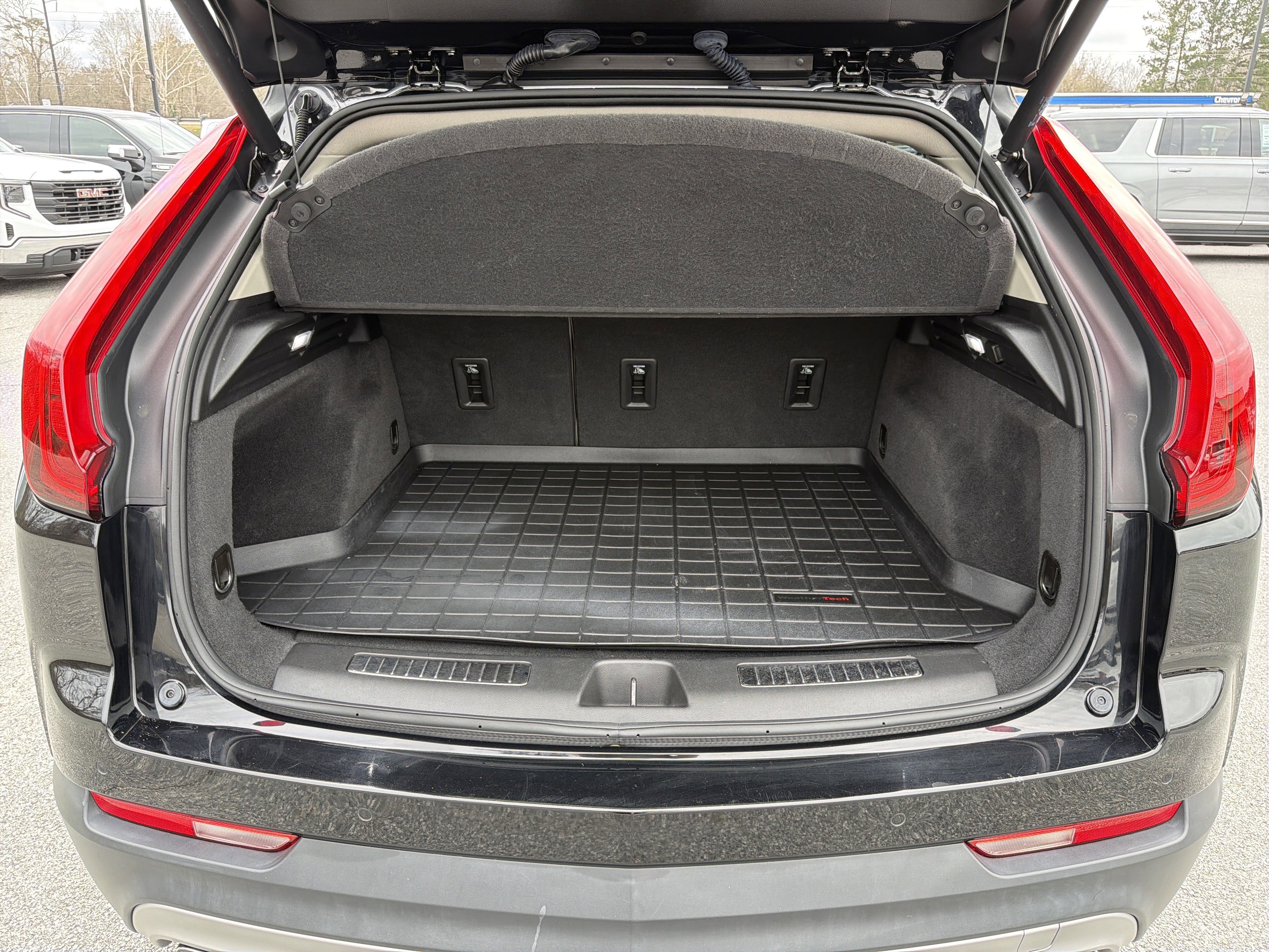 Used 2019 Cadillac XT4 Premium Luxury w/ Cold Weather Package image 21