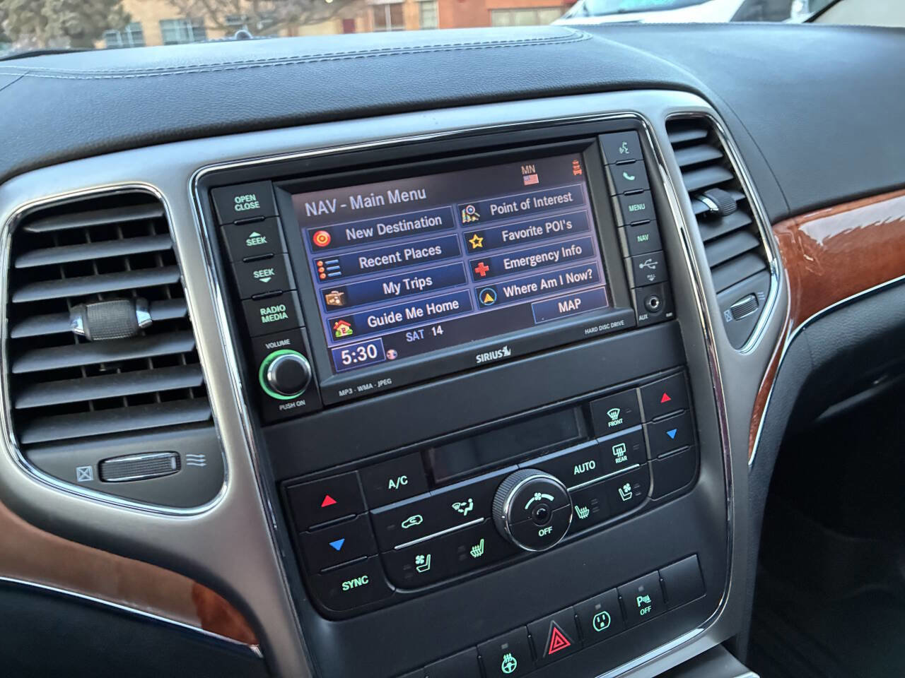 Used 2013 Jeep Grand Cherokee Overland image 18