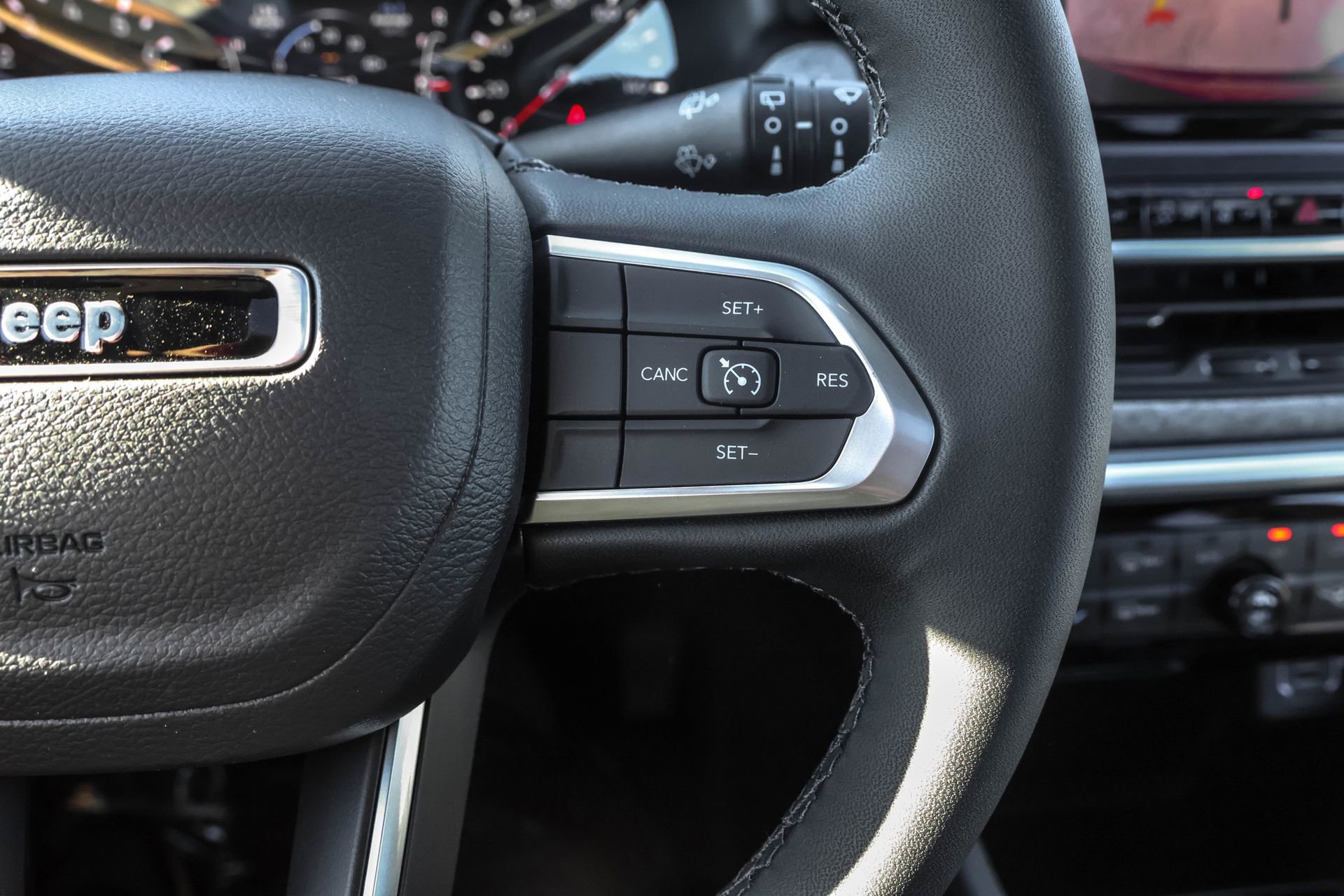 New 2025 Jeep Compass Latitude w/ Sun & Sound Group image 27