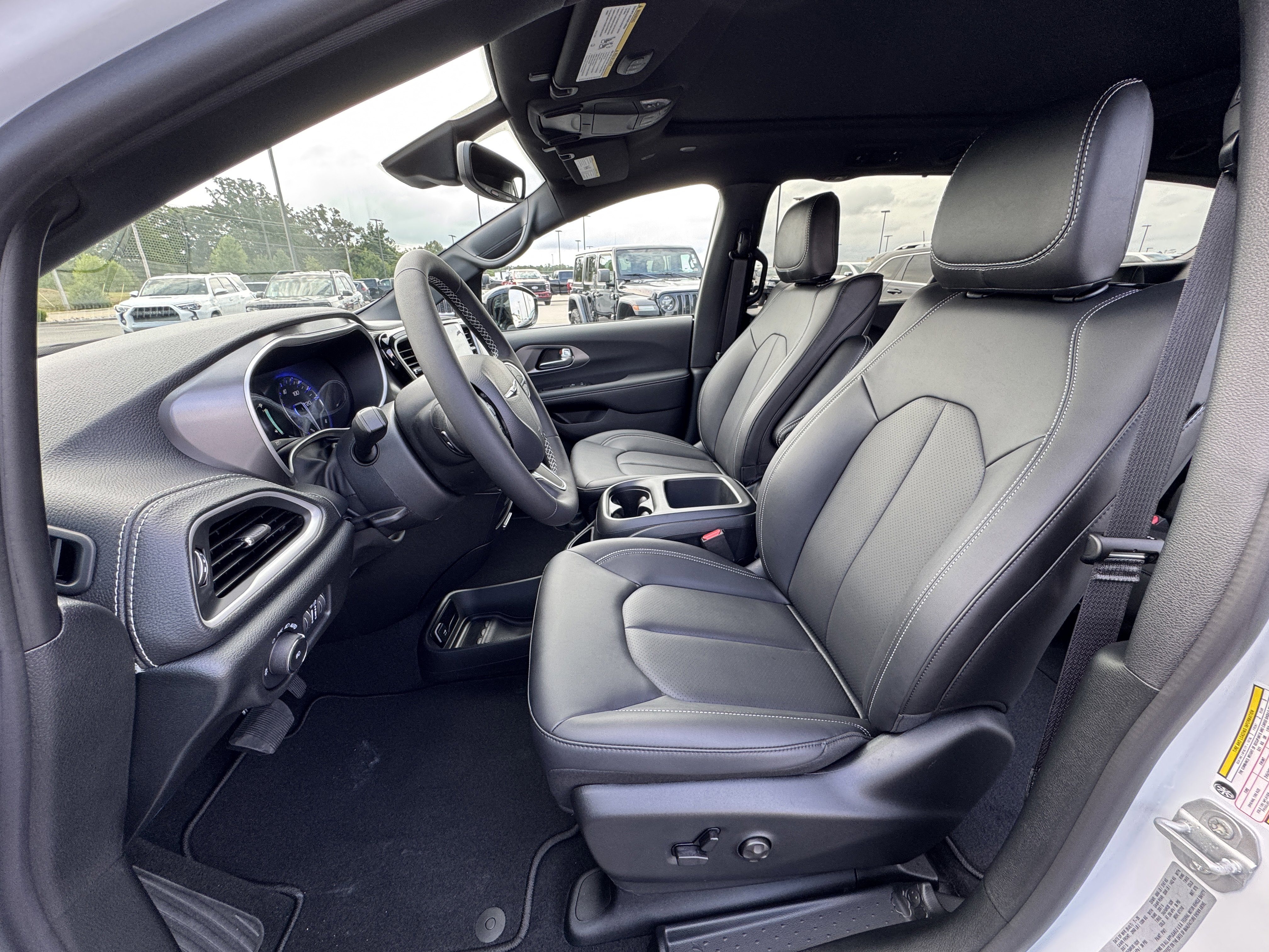 New 2026 Chrysler Pacifica Limited w/ S Appearance Package image 11