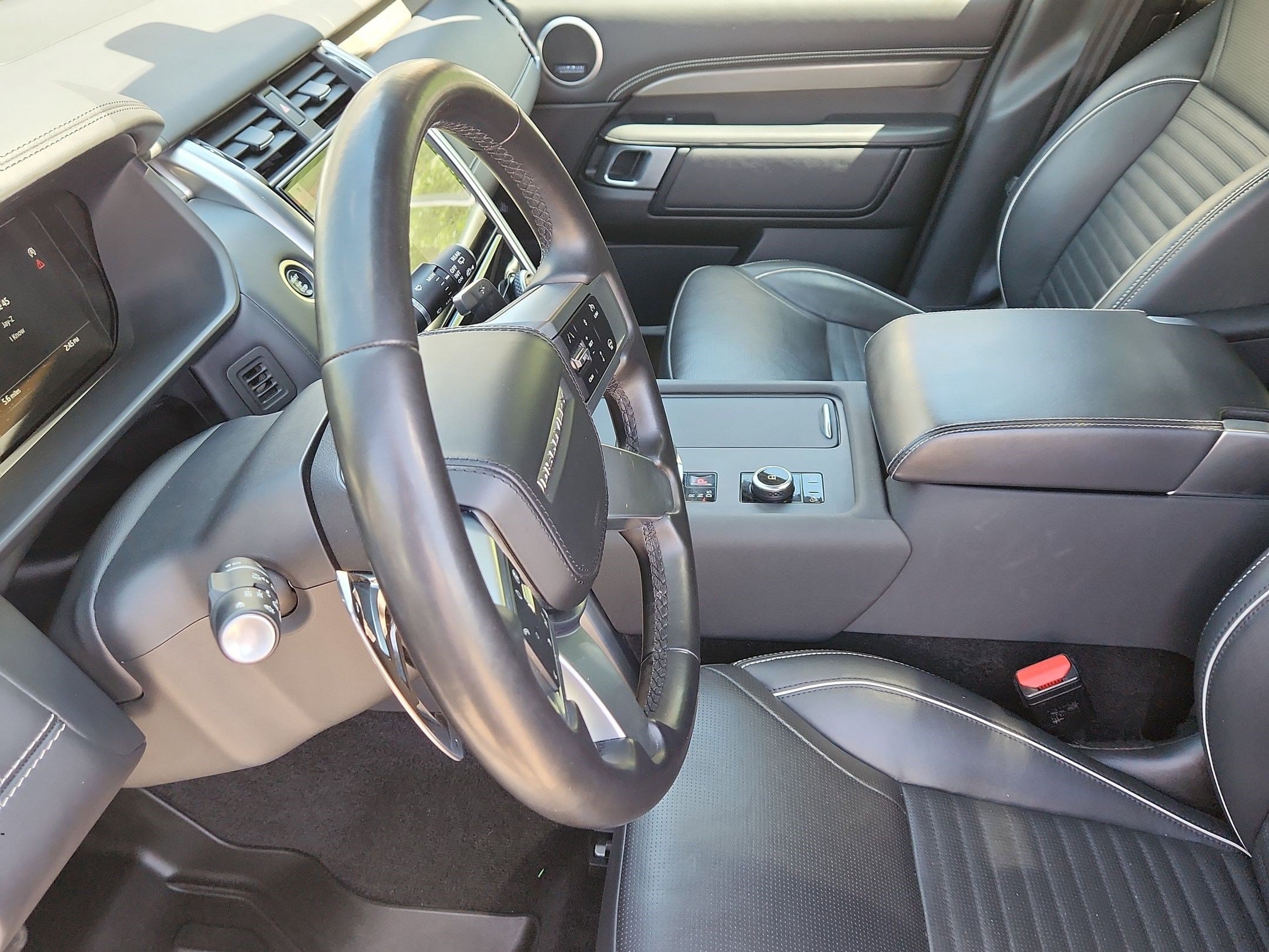 Used 2024 Land Rover Discovery Metropolitan Edition AWD/4WD image 13