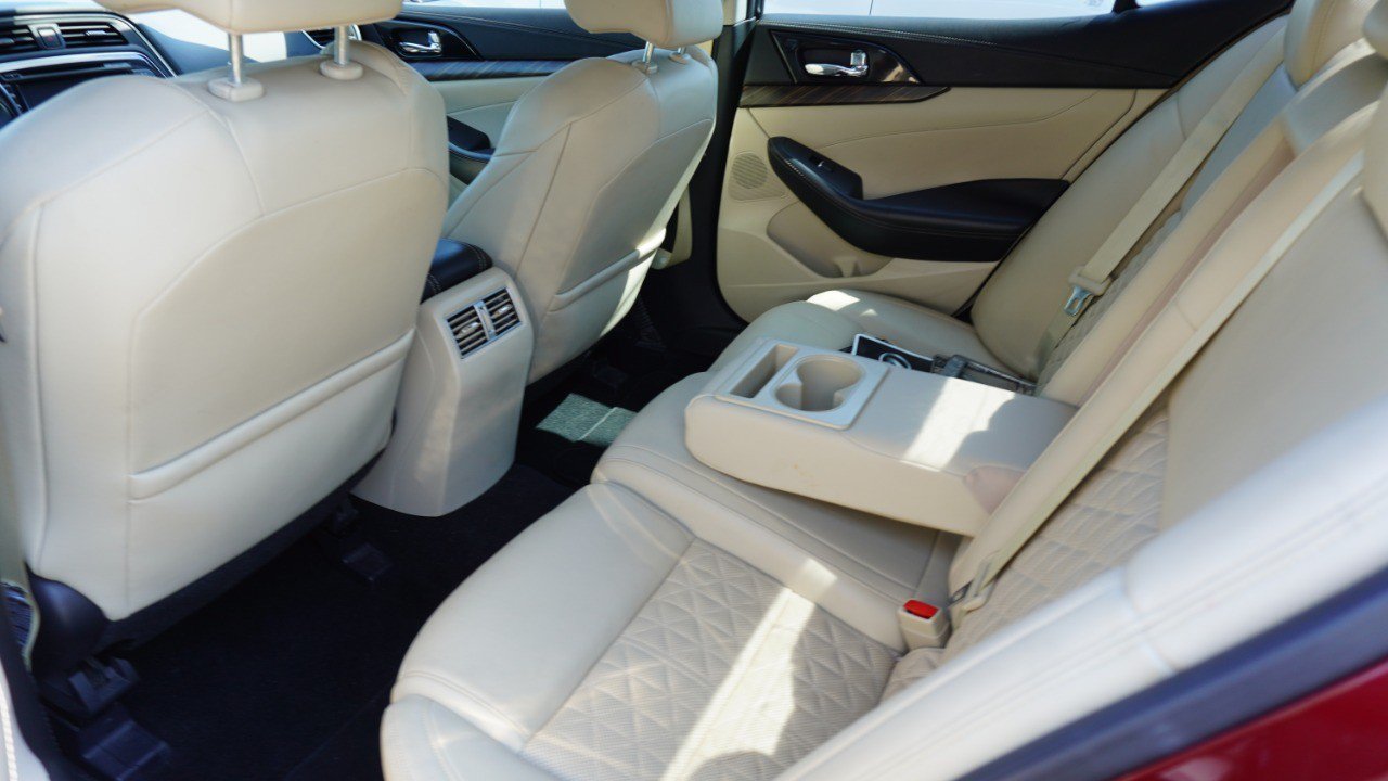 Used 2016 Nissan Maxima Platinum FWD image 10