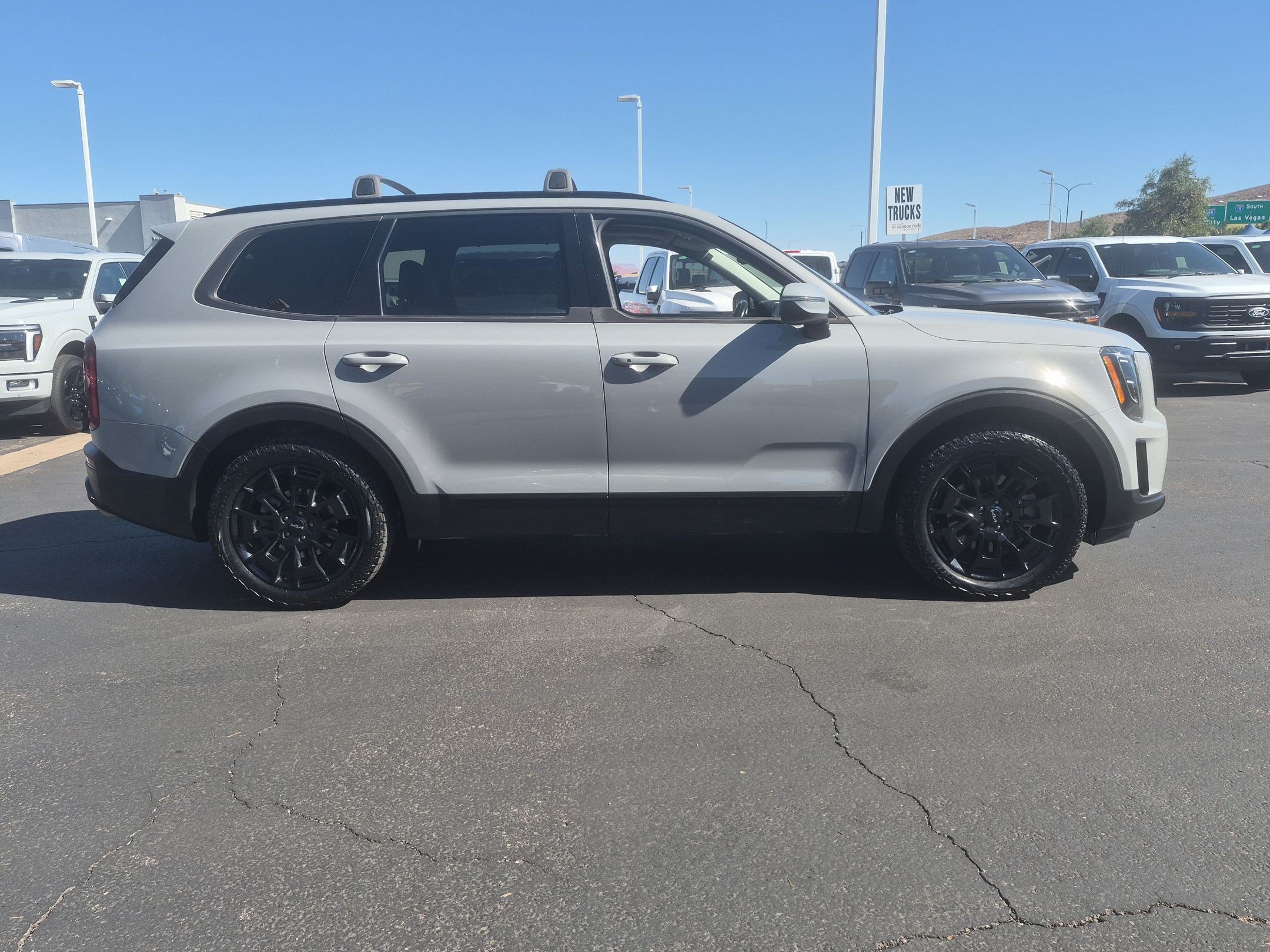 Used 2022 Kia Telluride EX w/ EX Premium Package AWD/4WD image 2