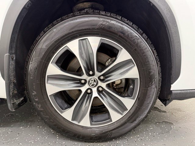 Used 2023 Toyota Highlander XLE AWD/4WD image 22