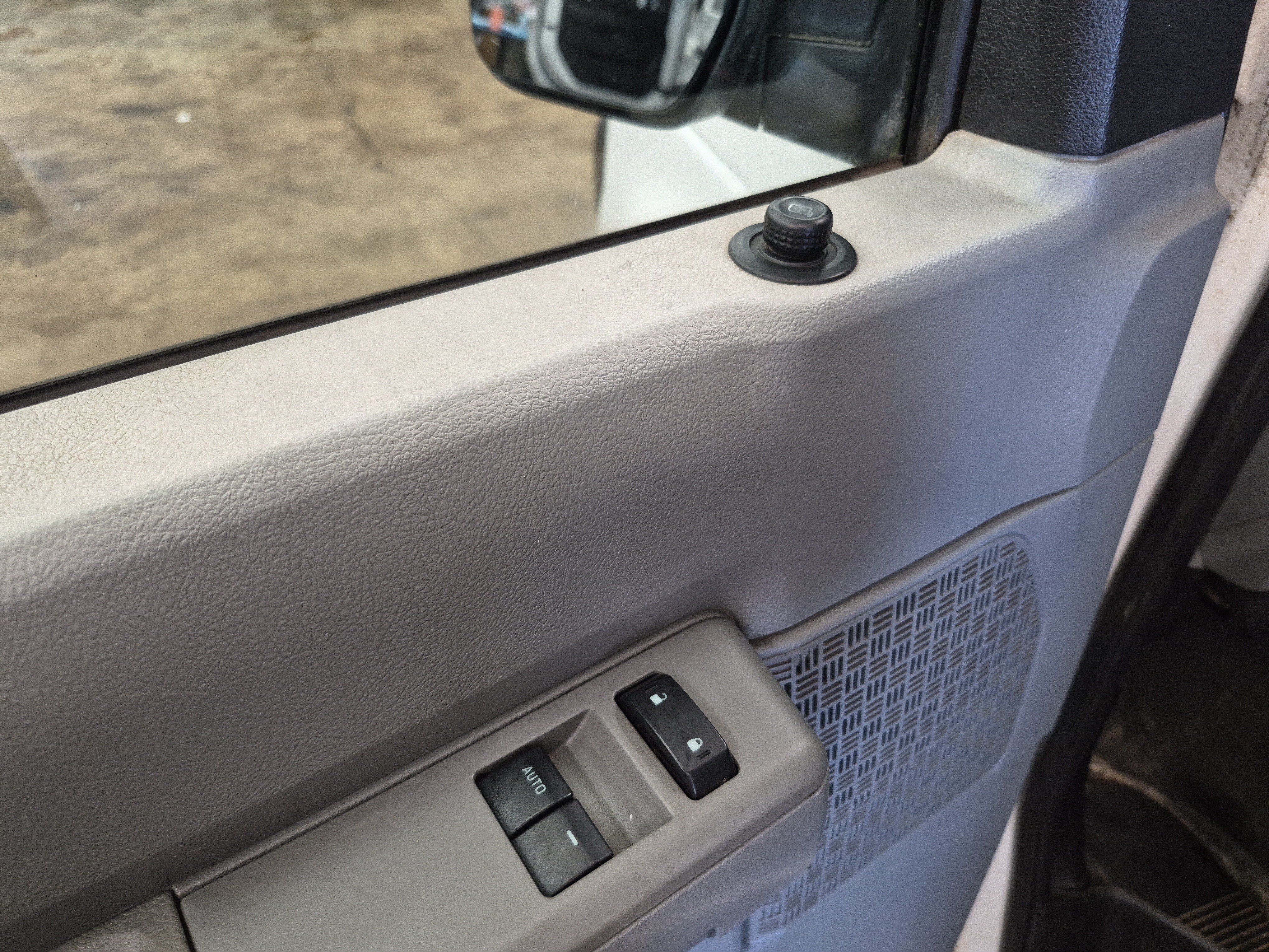 Used 2014 Ford E-250 and Econoline 250 RWD image 9