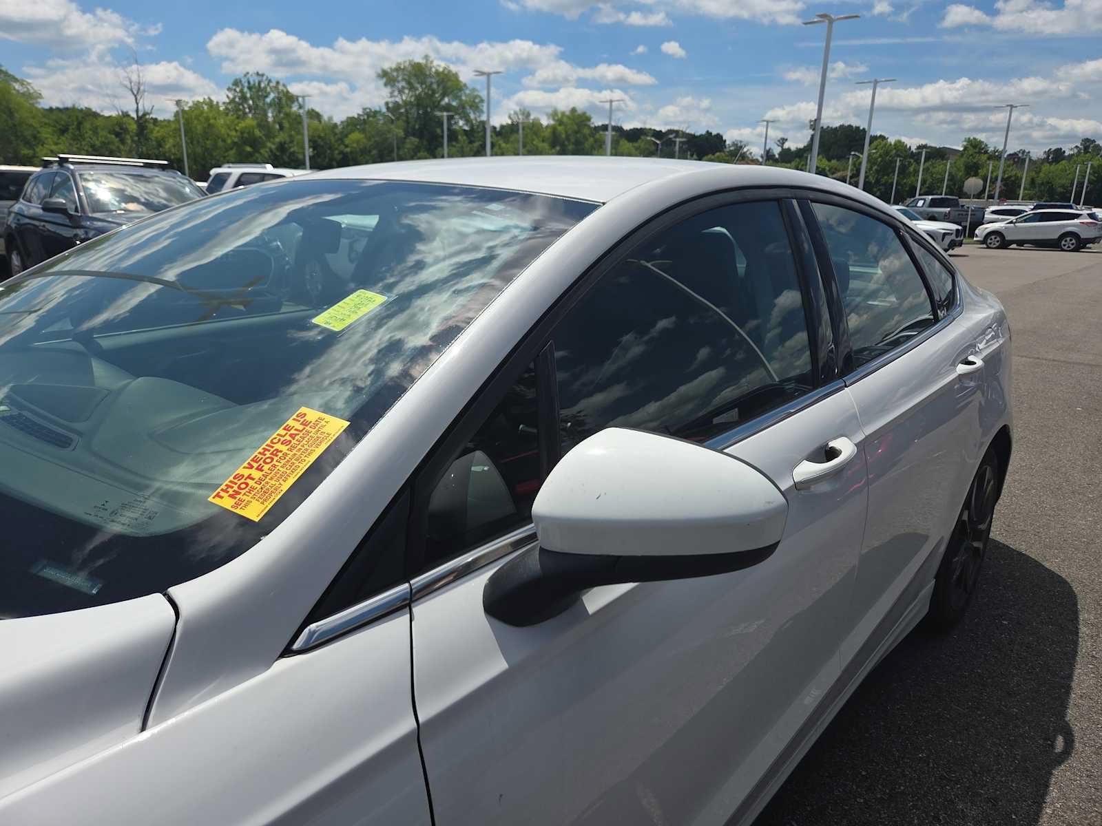Used 2018 Ford Fusion SE w/ Equipment Group 201A FWD image 11