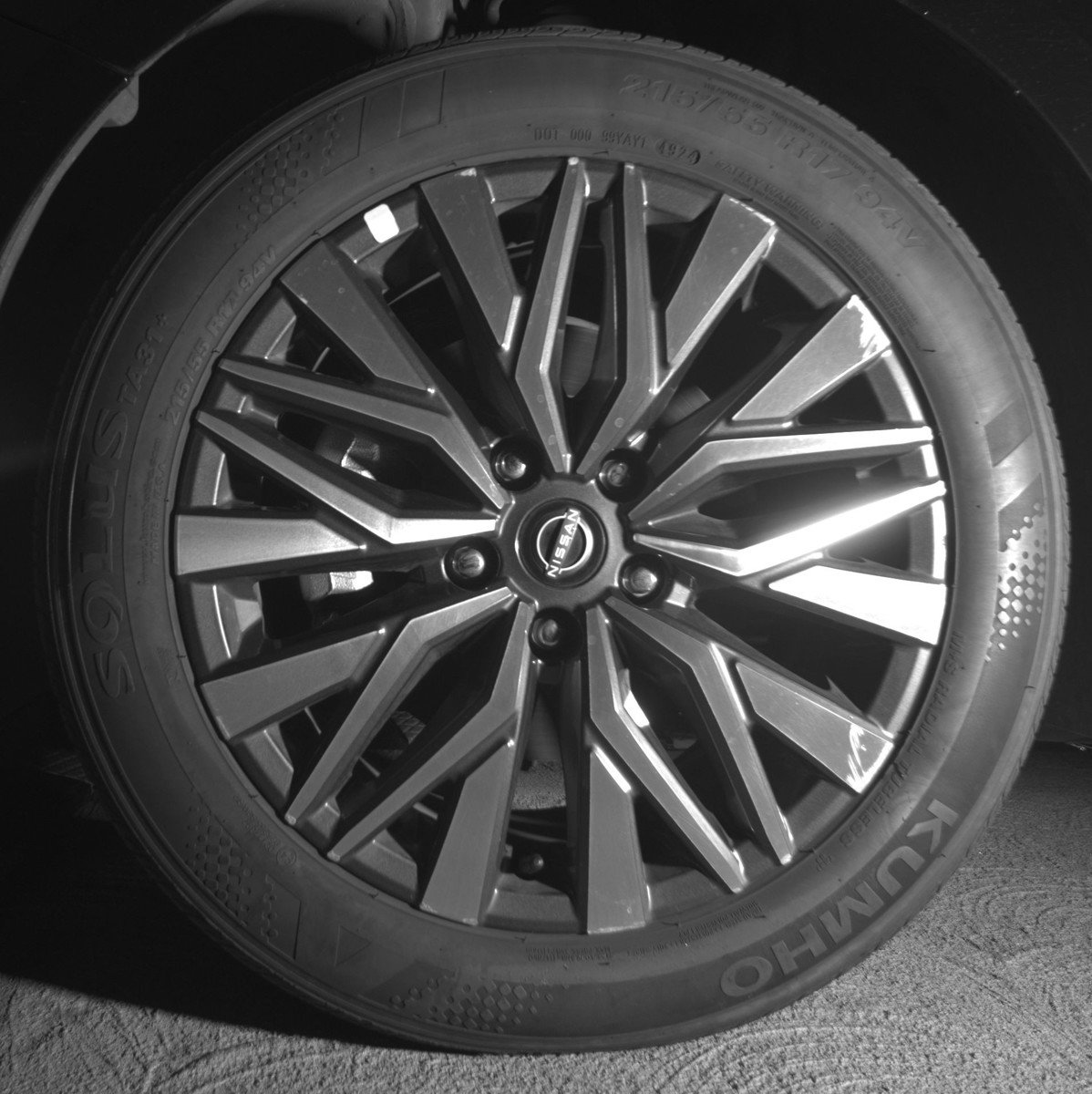 Used 2025 Nissan Altima 2.5 SV FWD image 12