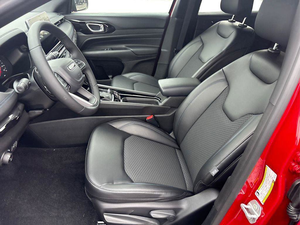 New 2026 Jeep Compass Latitude image 9