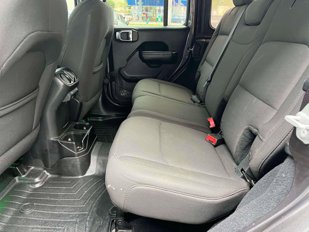 Used 2018 Jeep Wrangler Unlimited Sport S image 16
