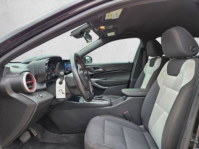 Used 2024 Chevrolet Trax RS FWD image 12