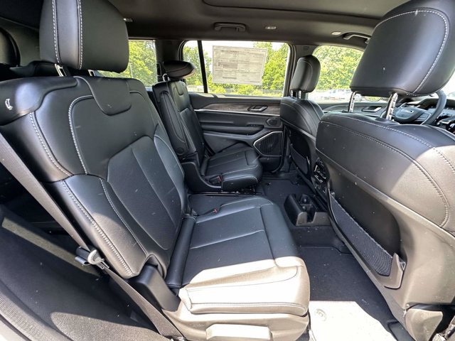 New 2026 Jeep Grand Cherokee L Limited w/ Luxury Tech Group II AWD/4WD image 23