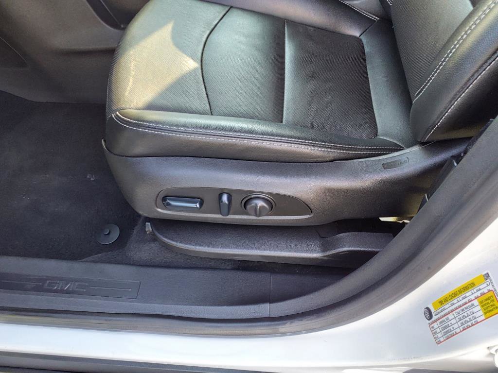 Used 2023 GMC Terrain SLT image 12