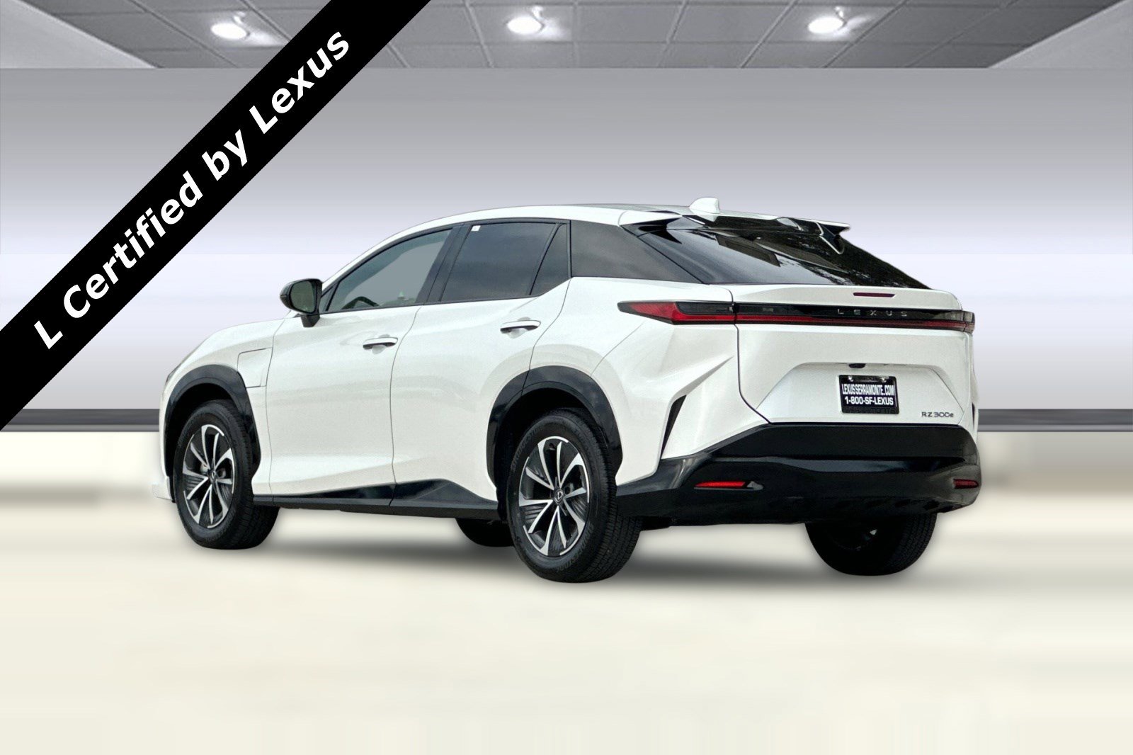 Used 2025 Lexus RZ 300e image 3