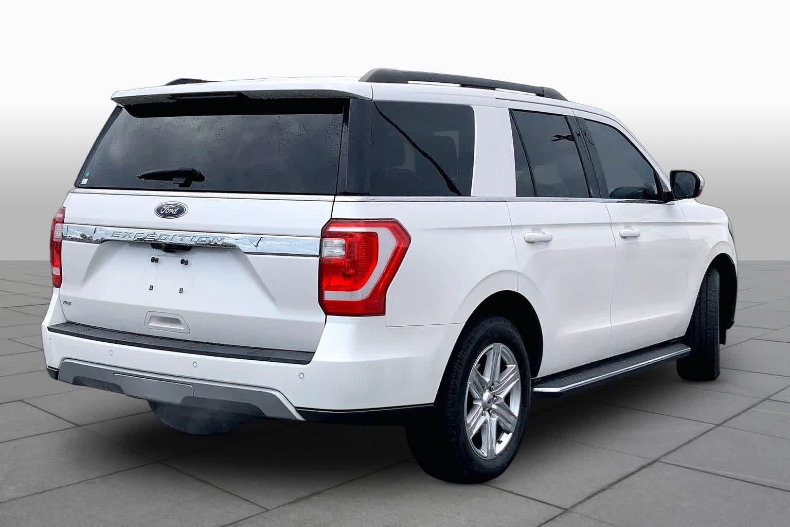 Used 2018 Ford Expedition XLT w/ Equipment Group 202A RWD image 11