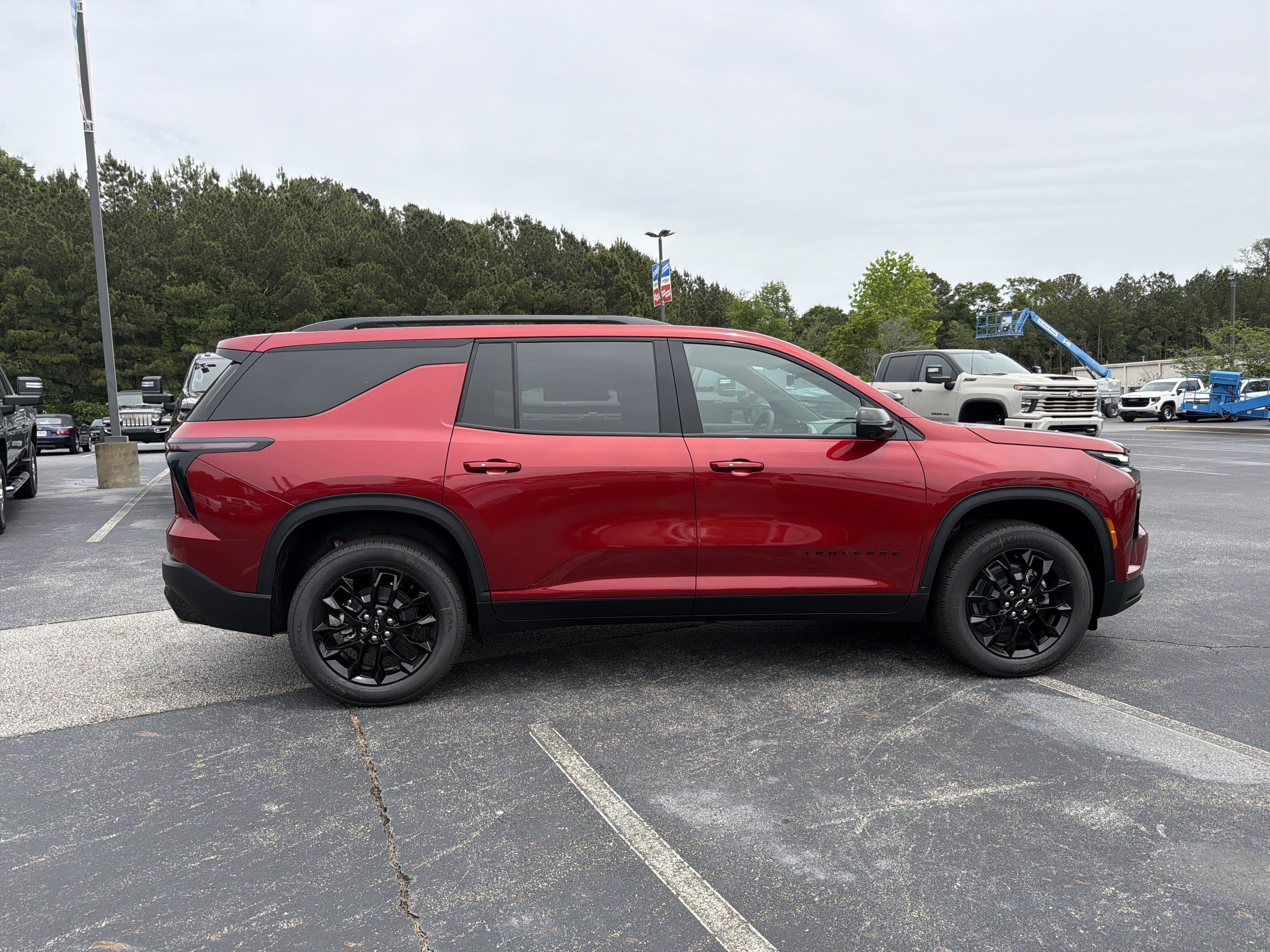 New 2026 Chevrolet Traverse LT w/ Midnight/Sport Edition FWD image 4