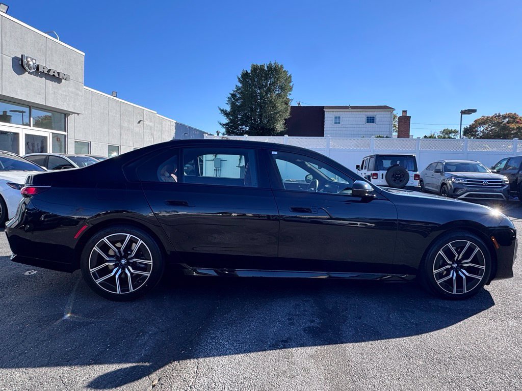 Used 2026 BMW 740i xDrive AWD/4WD image 10