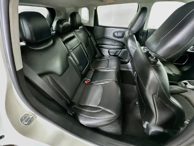 Used 2018 Jeep Compass Latitude FWD image 8