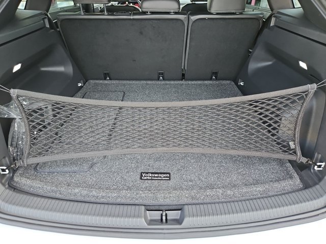 Used 2024 Volkswagen Atlas Cross Sport SEL R-Line AWD/4WD image 6