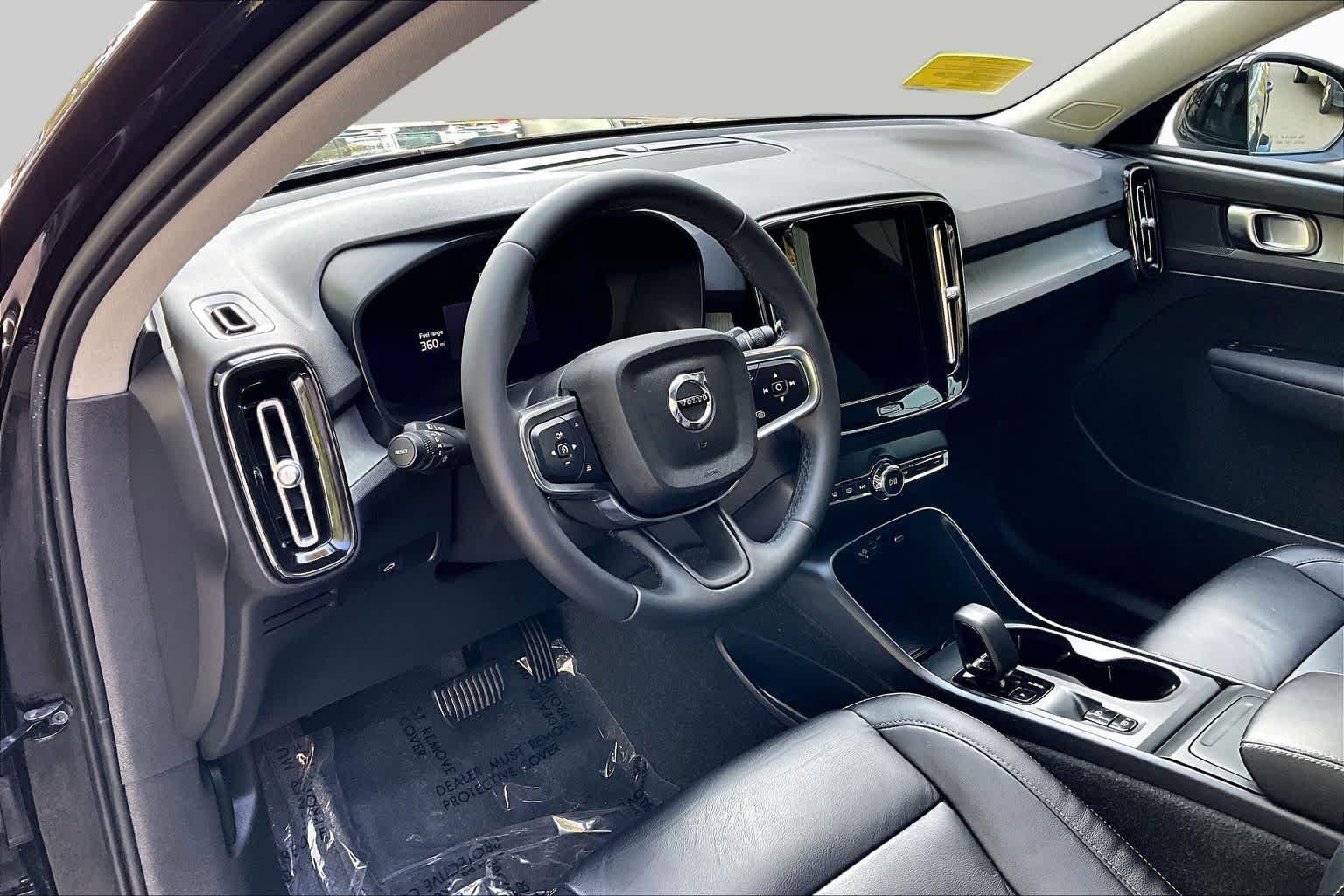 Used 2024 Volvo XC40 B5 Core w/ Protection Package Premier AWD/4WD image 17