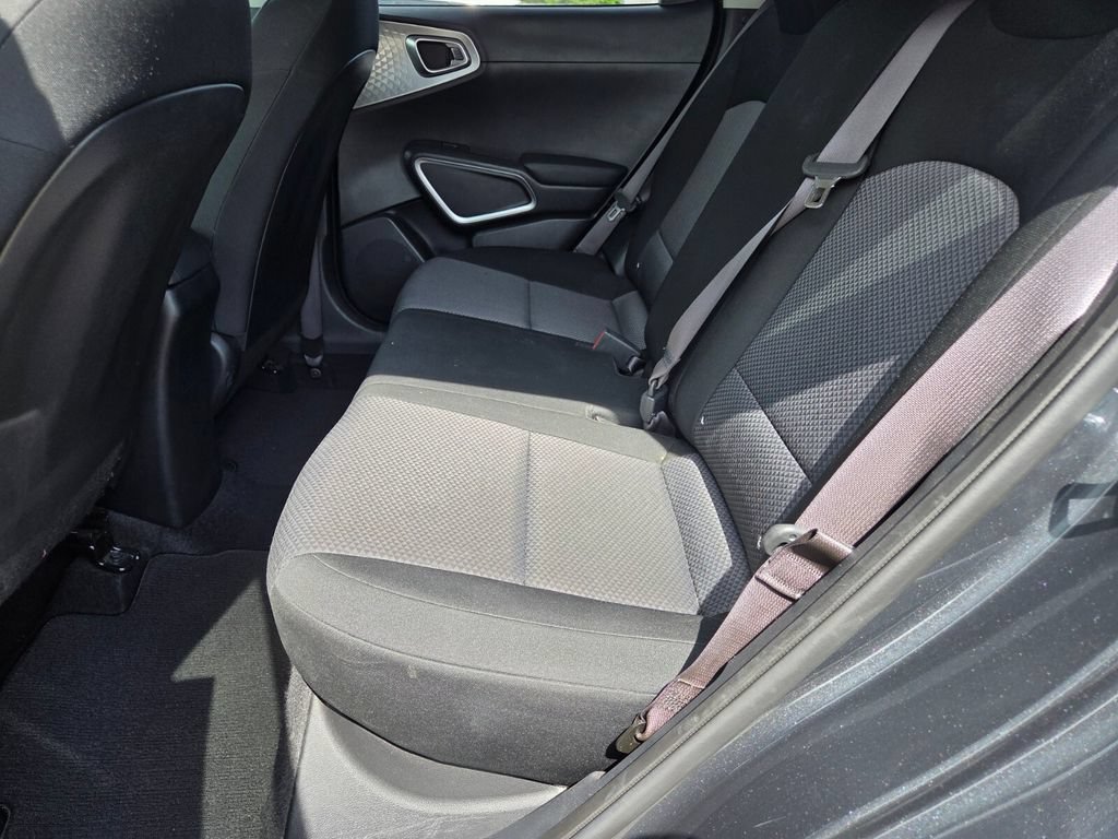 Used 2025 Kia Soul LX w/ LX Technology Package FWD image 23