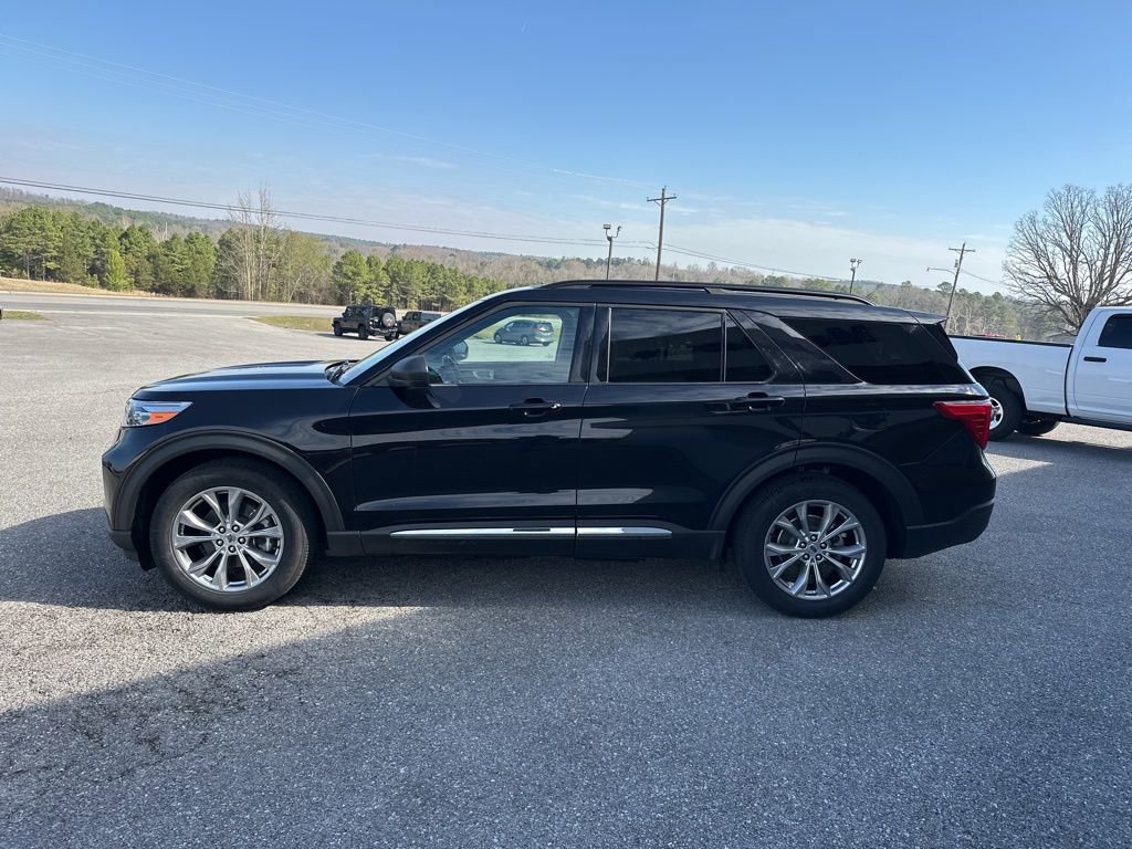 Used 2023 Ford Explorer XLT w/ Equipment Group 202A image 4