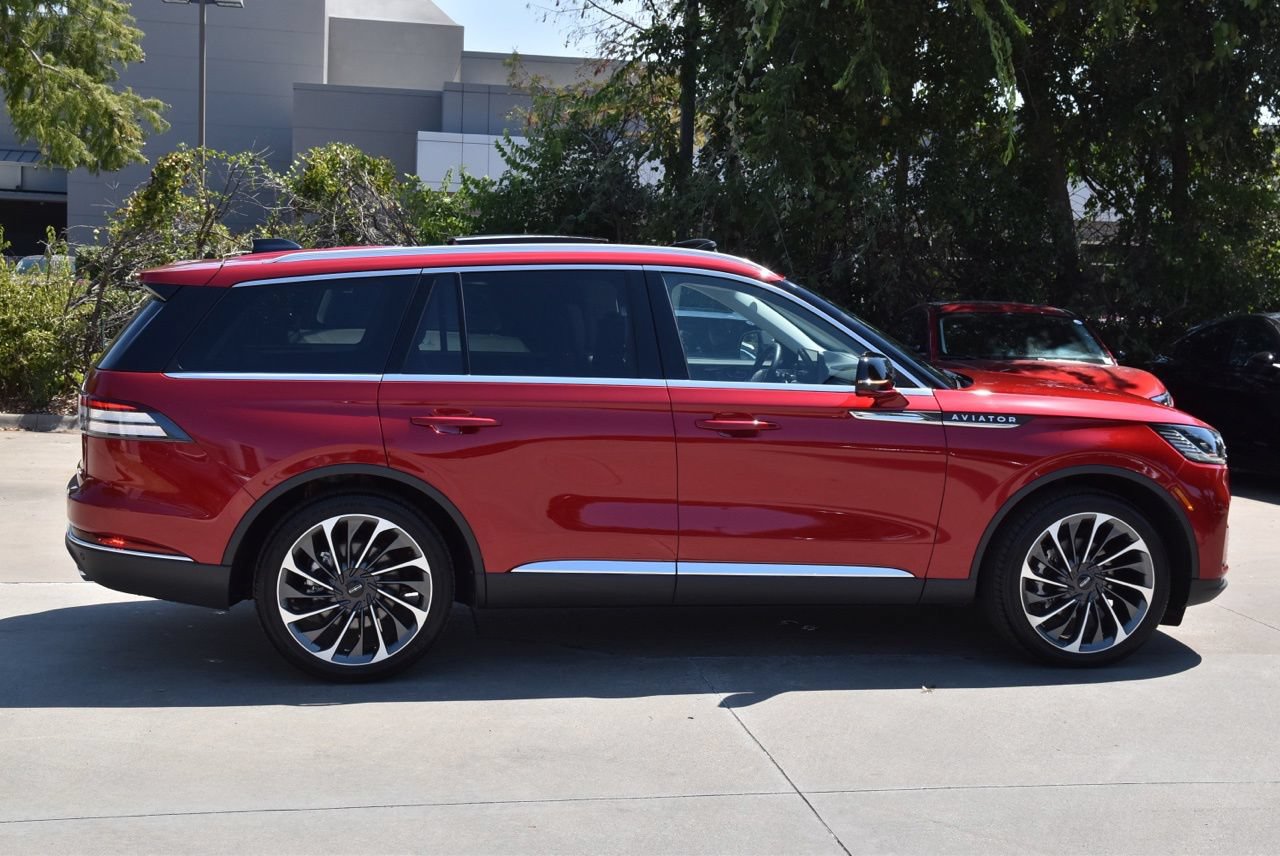 Certified 2026 Lincoln Aviator Reserve AWD/4WD image 6