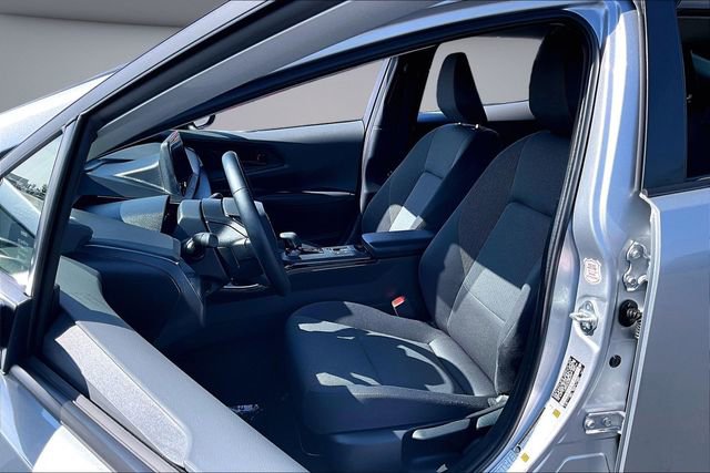 Used 2025 Toyota Prius LE image 20