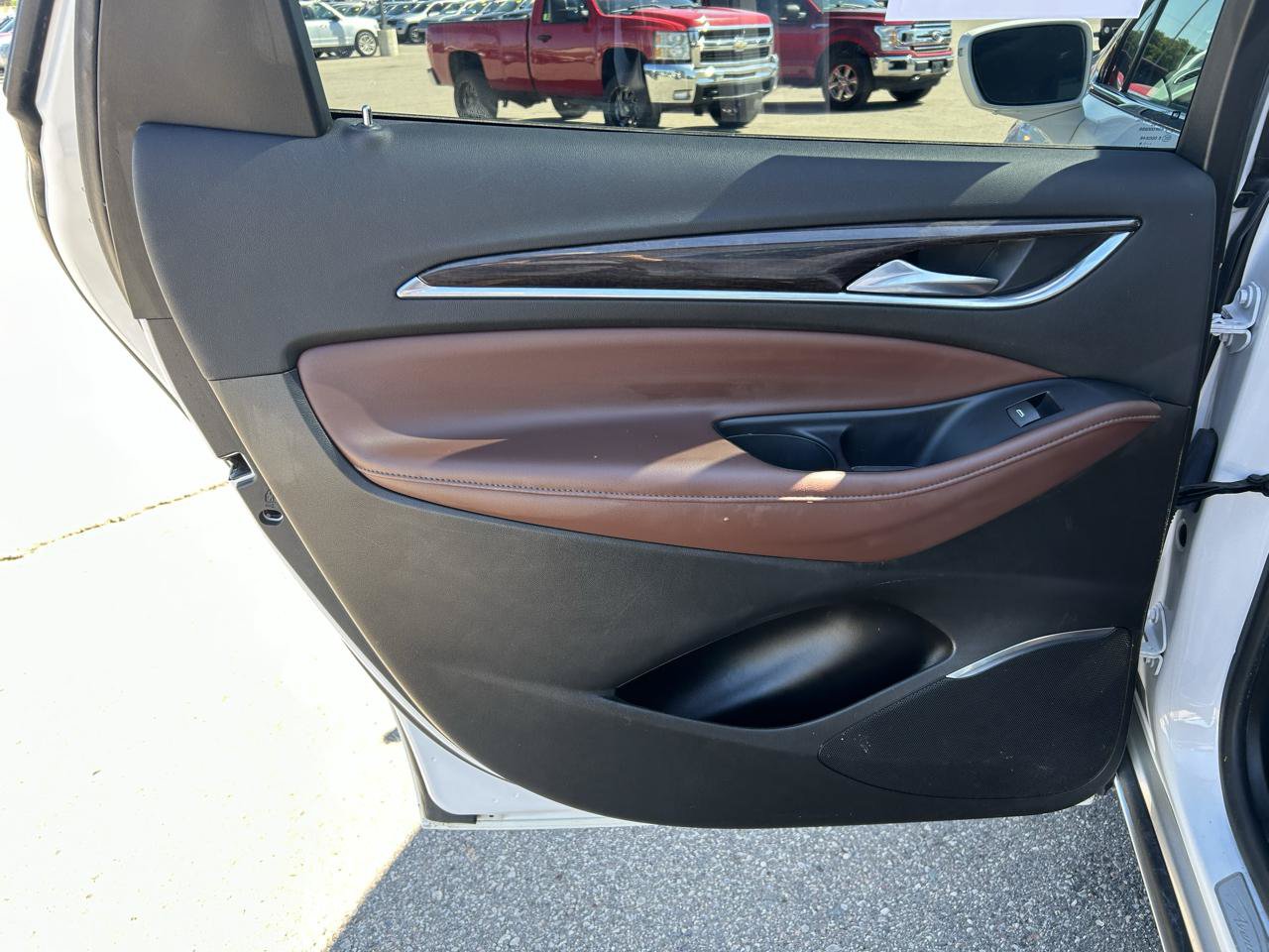 Used 2018 Buick Enclave Avenir w/ Avenir Technology Package AWD/4WD image 14