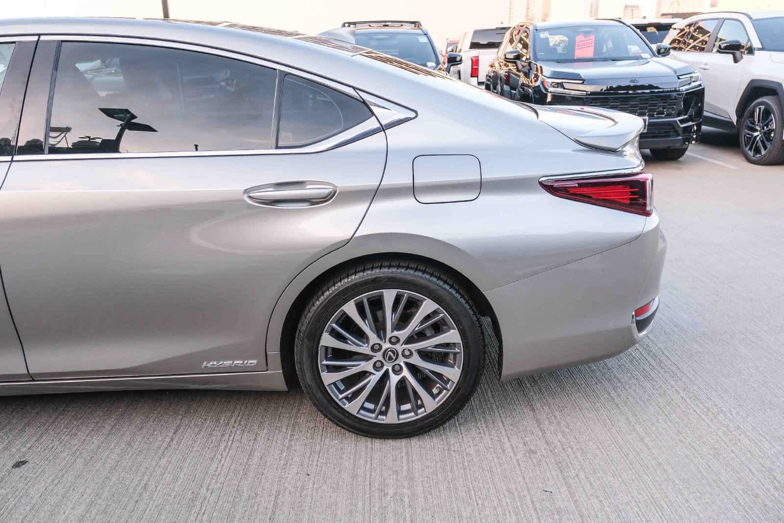 Used 2020 Lexus ES 300h w/ Premium Package FWD image 8