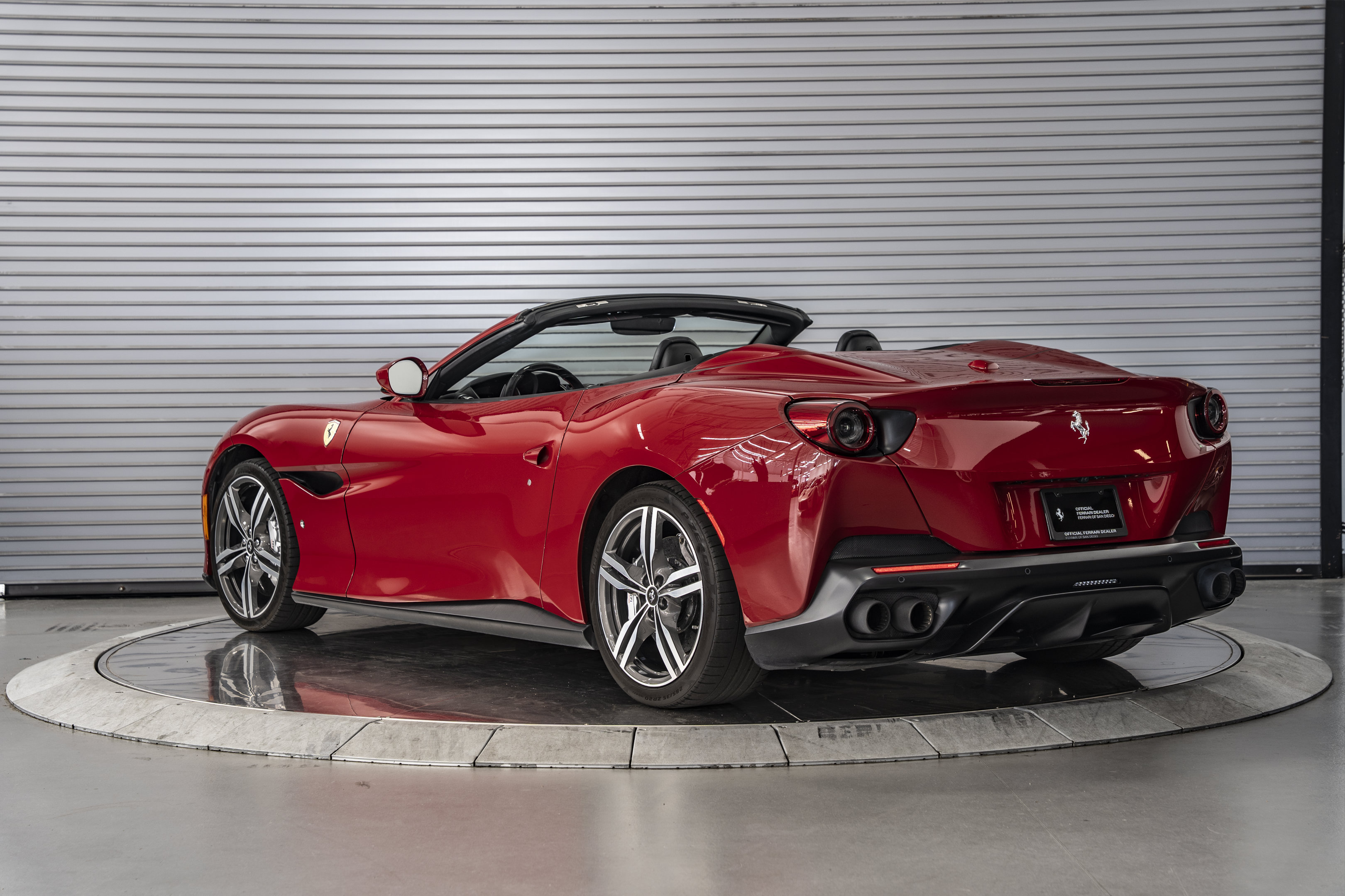 Used 2019 Ferrari Portofino RWD image 3