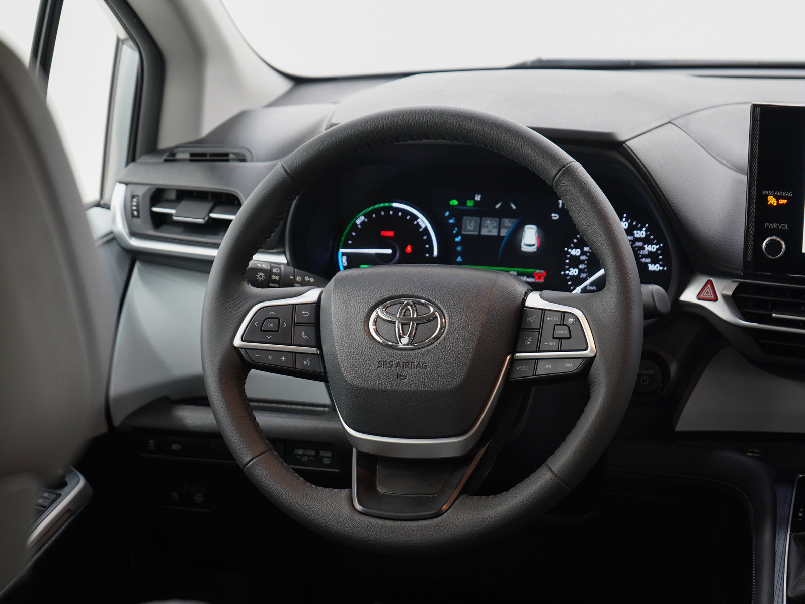 Used 2025 Toyota Sienna XLE FWD image 16