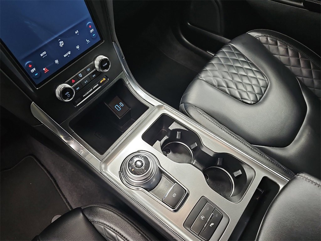 Used 2024 Ford Edge Titanium image 23