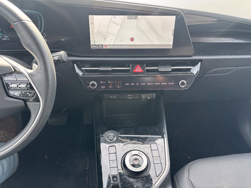 Used 2024 Kia Niro EX w/ EX Cold Weather Package FWD image 10