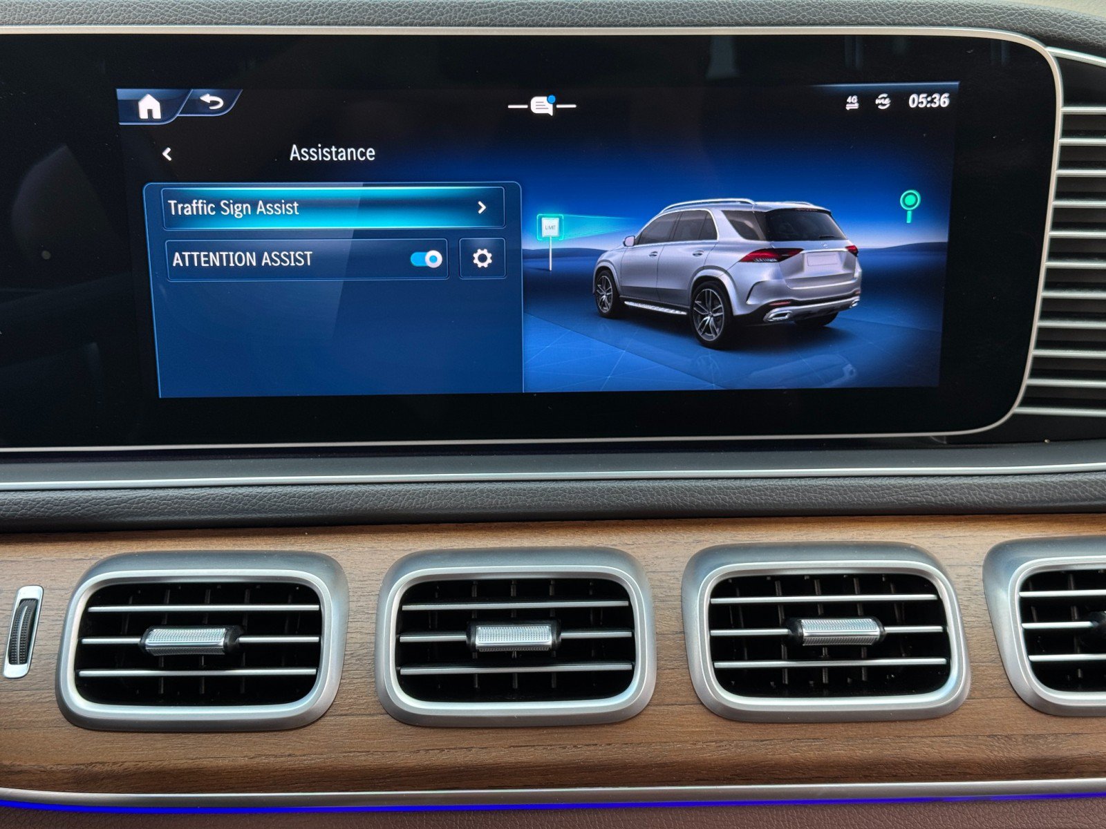 Used 2024 Mercedes-Benz GLE 580 4MATIC w/ 3rd Row Seat Package image 35