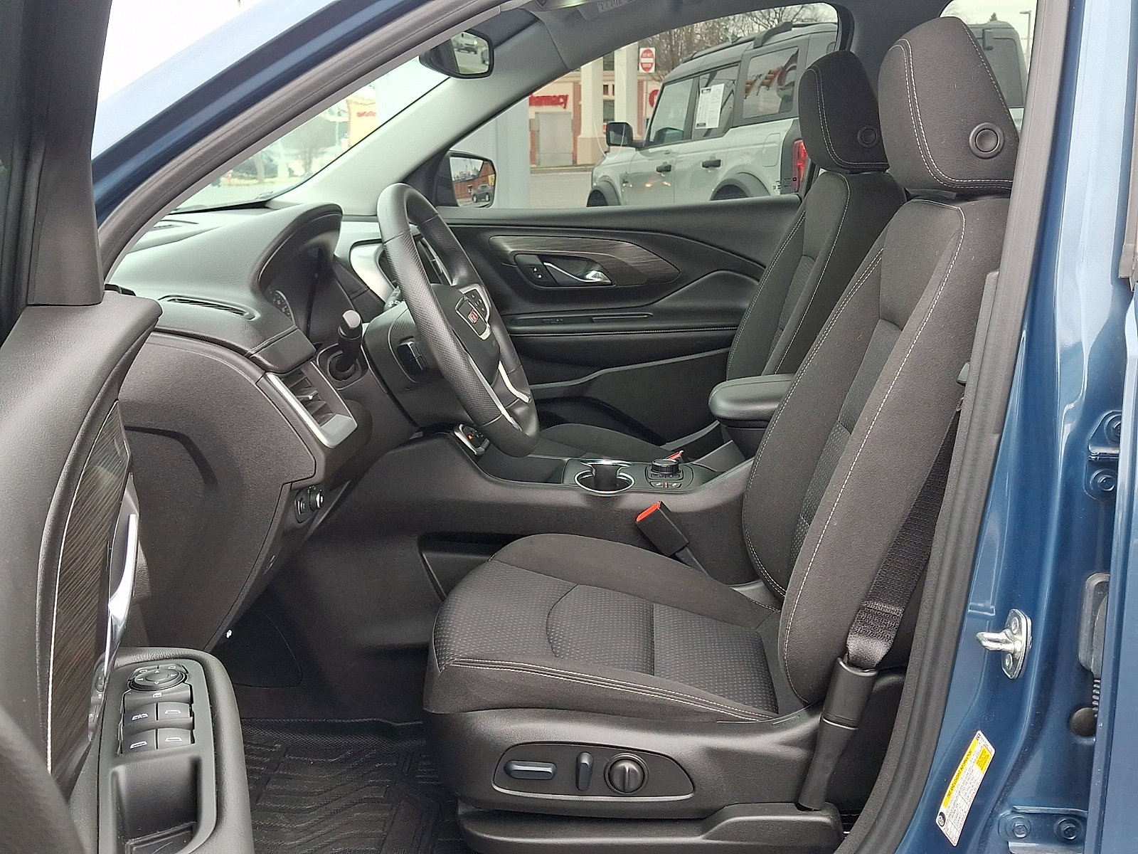 Used 2024 GMC Terrain SLE w/ Driver Convenience Package image 15