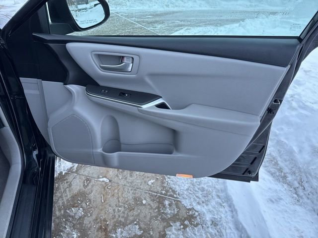 Used 2017 Toyota Camry LE image 31