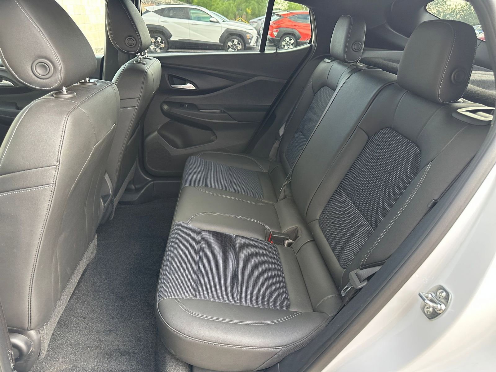 Used 2025 Buick Envista Preferred image 36