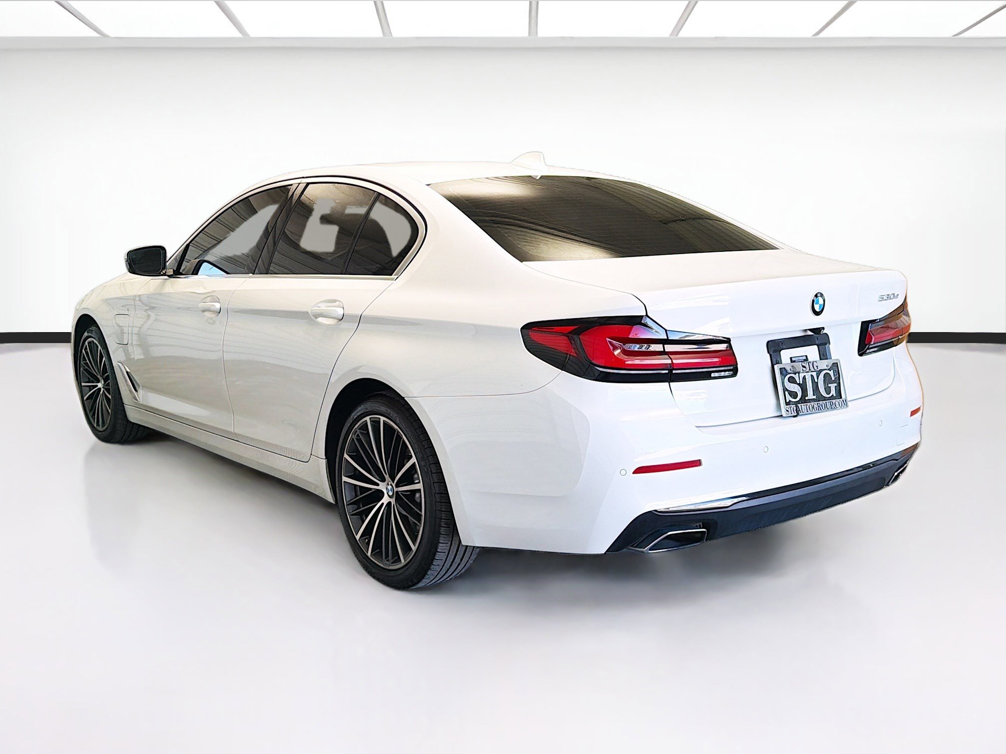 Used 2021 BMW 530e w/ Premium Package image 6