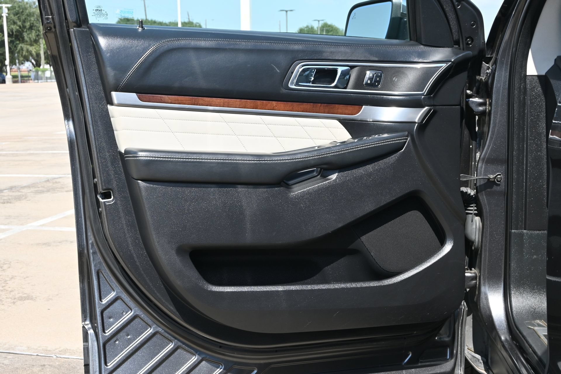 Used 2017 Ford Explorer Platinum AWD/4WD image 20